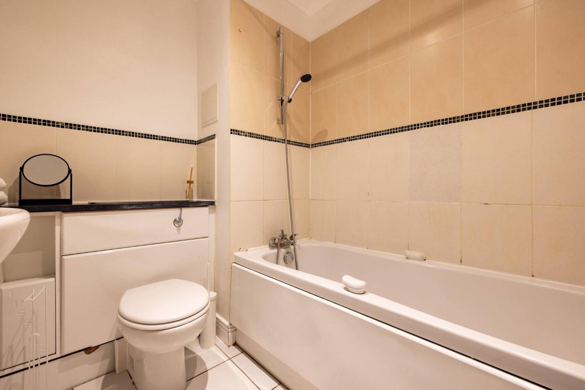 Wild Roses Service Apartments - East India London Exterior photo