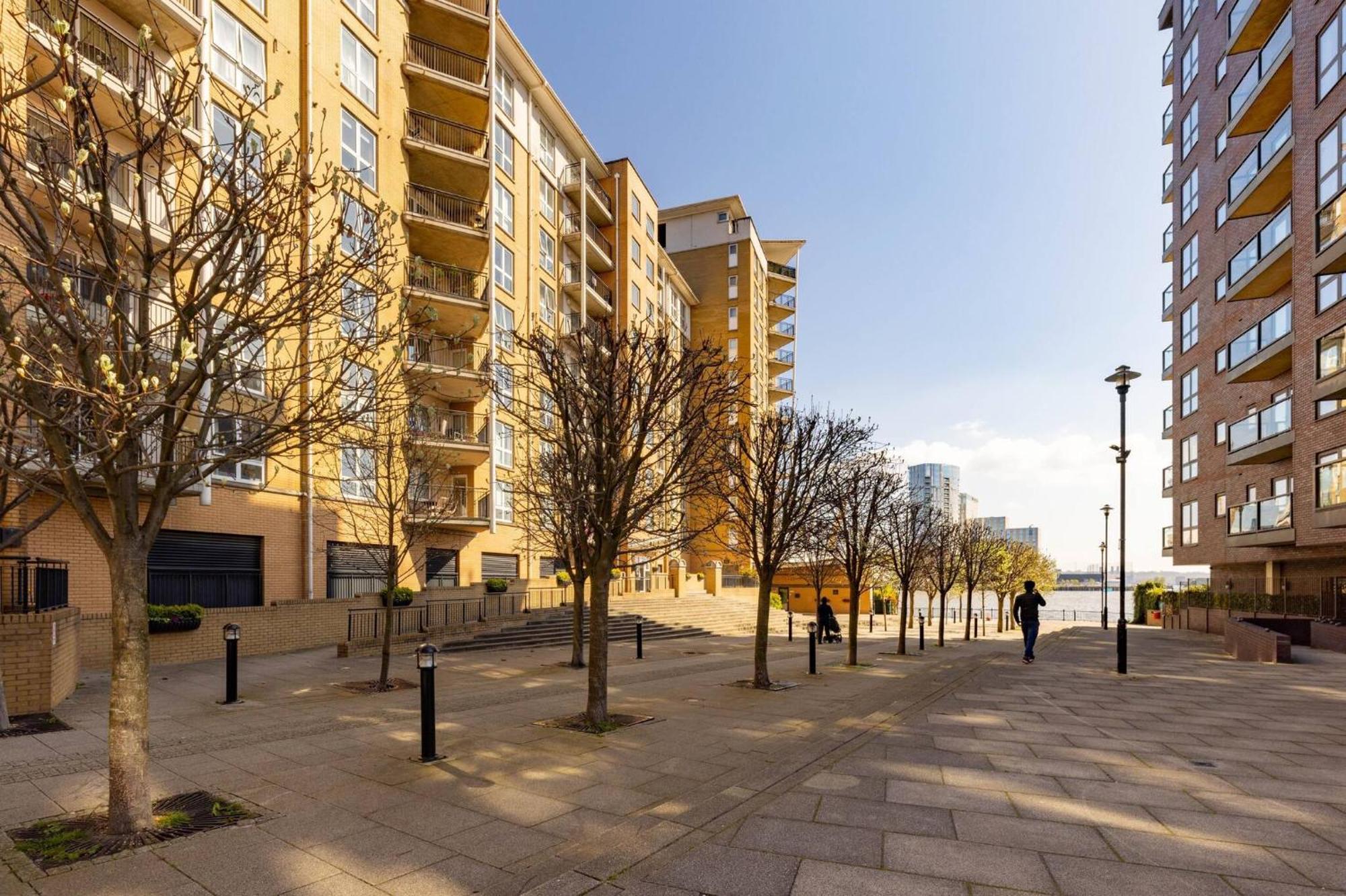 Wild Roses Service Apartments - East India London Exterior photo