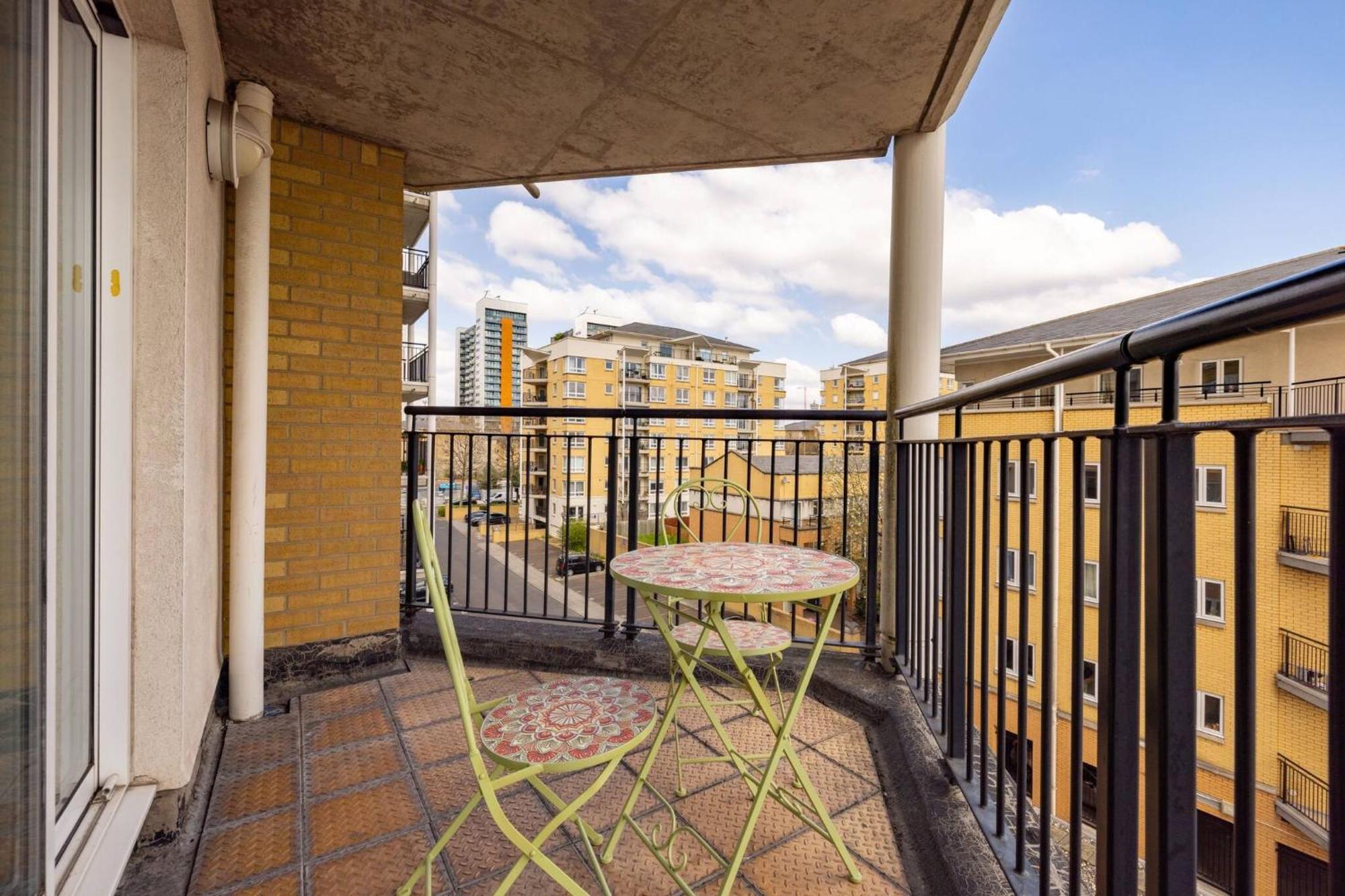Wild Roses Service Apartments - East India London Exterior photo