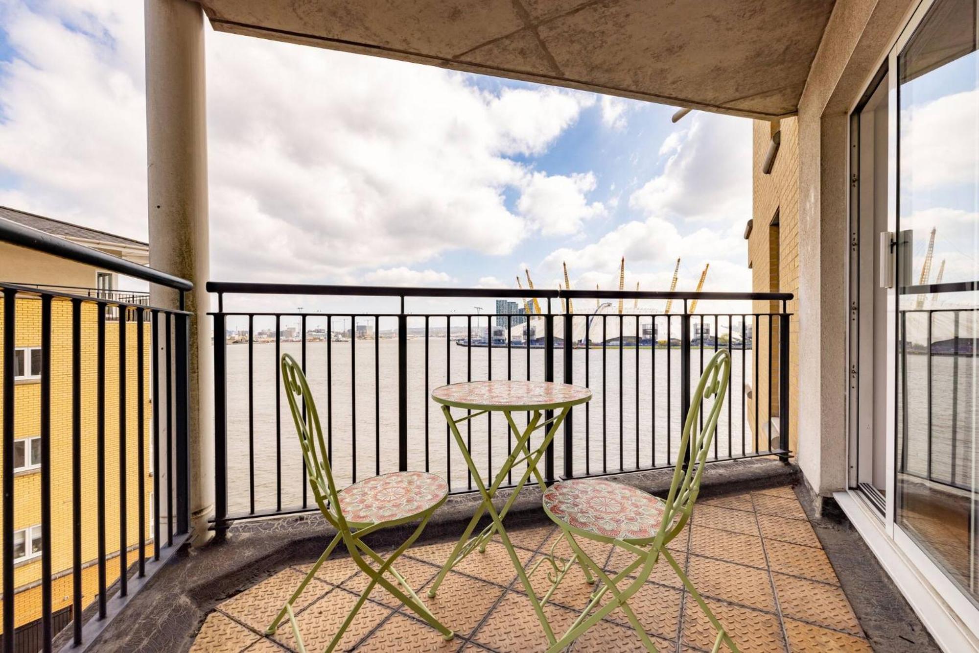 Wild Roses Service Apartments - East India London Exterior photo